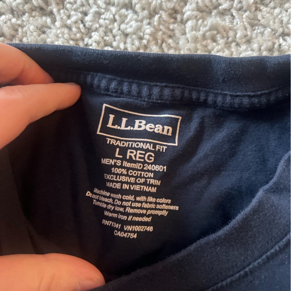 L.L.Bean Men’s Long Sleeve Pocket Tee – Navy Blue, Size Large (Traditional Fit) - Picture 3 of 5